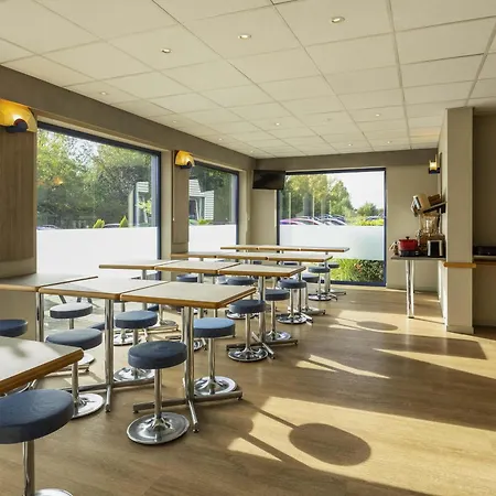 Ibis Budget Airport *