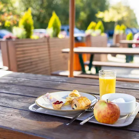 Ibis Budget Airport Hotel *