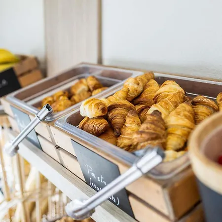 Hotel Ibis Budget Airport *