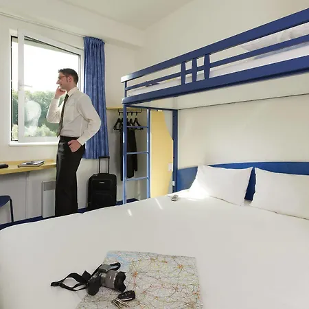 Ibis Budget Airport * שרלרואה