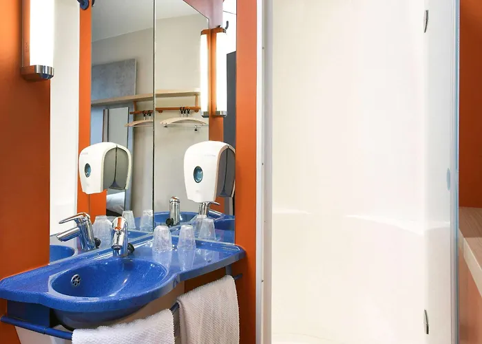 Hotel Ibis Budget Airport *